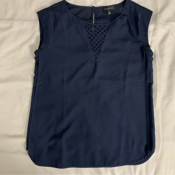 THE LIMITED. Navy Blue top/blouse. Size XS. GREAT CONDITION - Picture 3 of 10